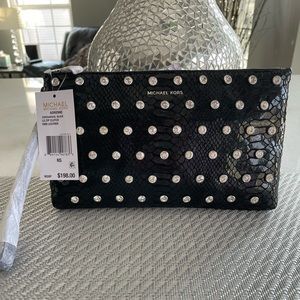 NWT!💋🖤MICHAEL KORS GORGEOUS STUDDED BLACK CLUTCH!